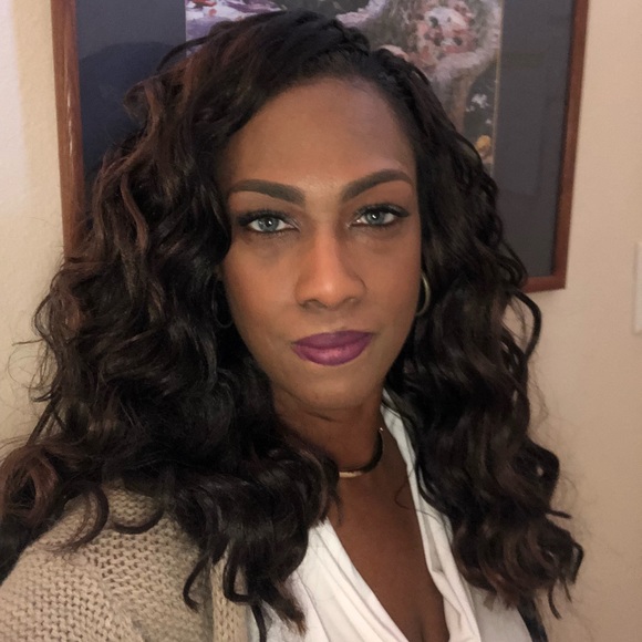 Meet your Posher, Manessah - Picture 1 of 2